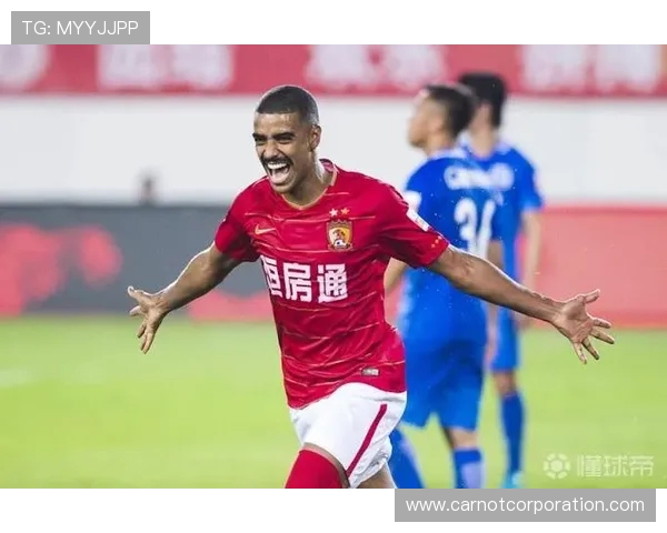 青岛西海岸外援里切利在上海滩浪漫求婚成功幸福迎来新篇章 青岛西海岸外援里切利在上海滩浪漫求婚成功幸福迎来新篇章